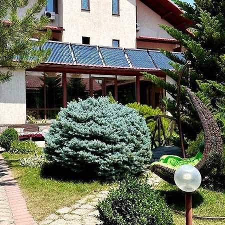 Baikhan Hotel Bishkek Bagian luar foto