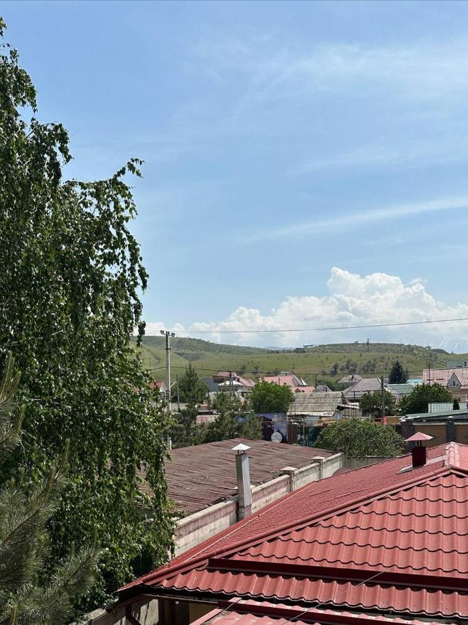 Baikhan Hotel Bishkek Bagian luar foto