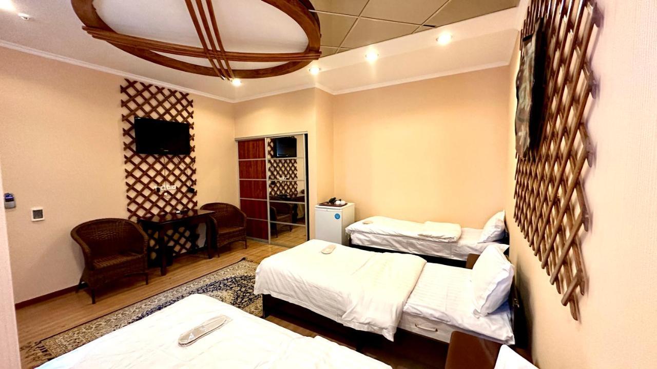 Baikhan Hotel Bishkek Bagian luar foto