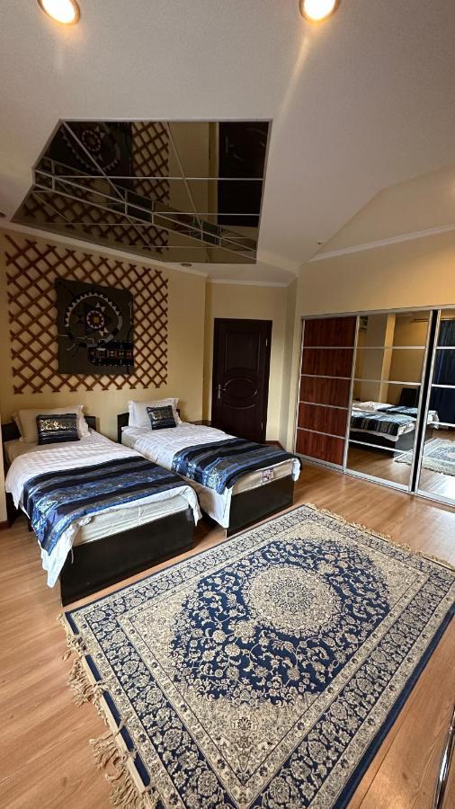 Baikhan Hotel Bishkek Bagian luar foto