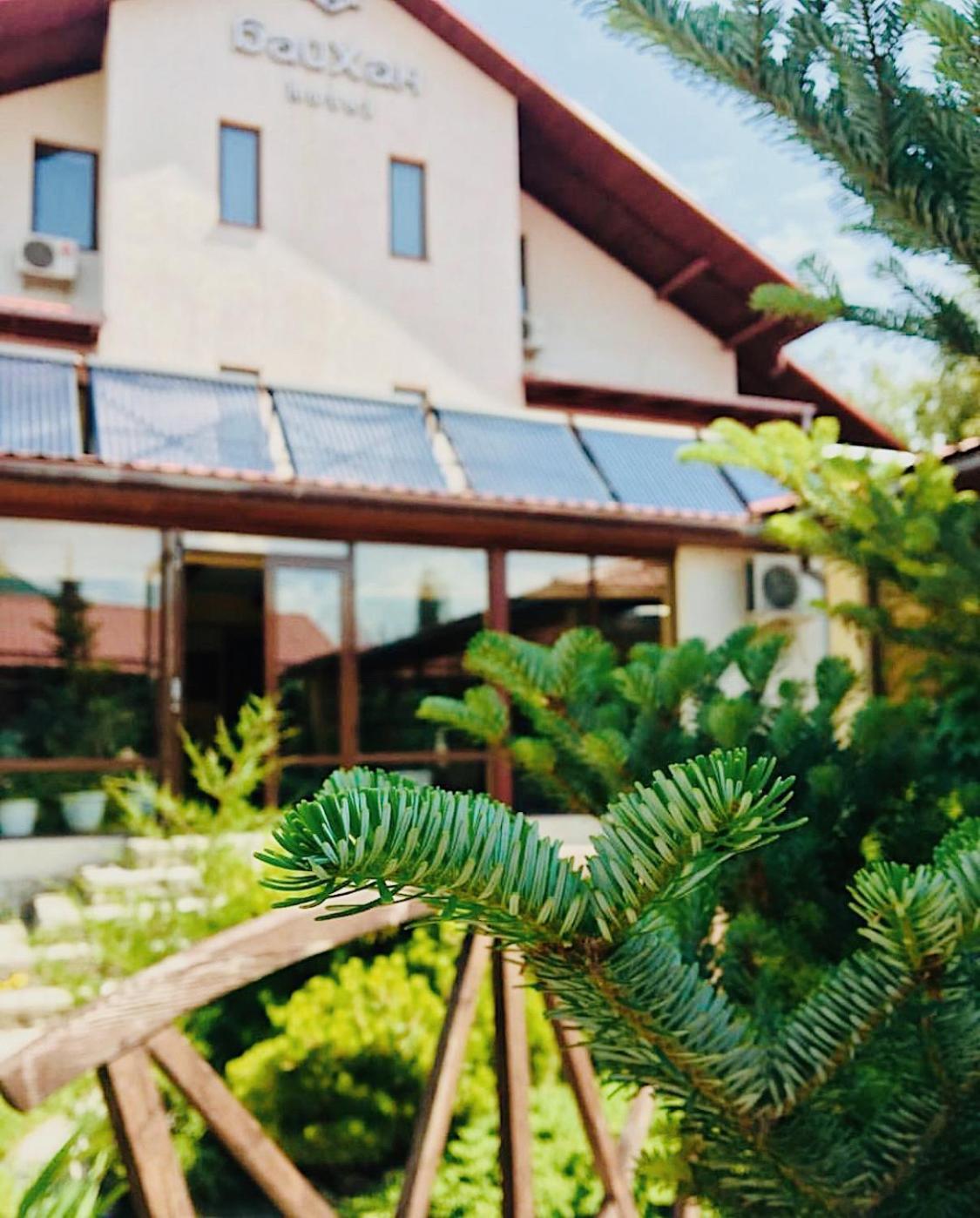 Baikhan Hotel Bishkek Bagian luar foto