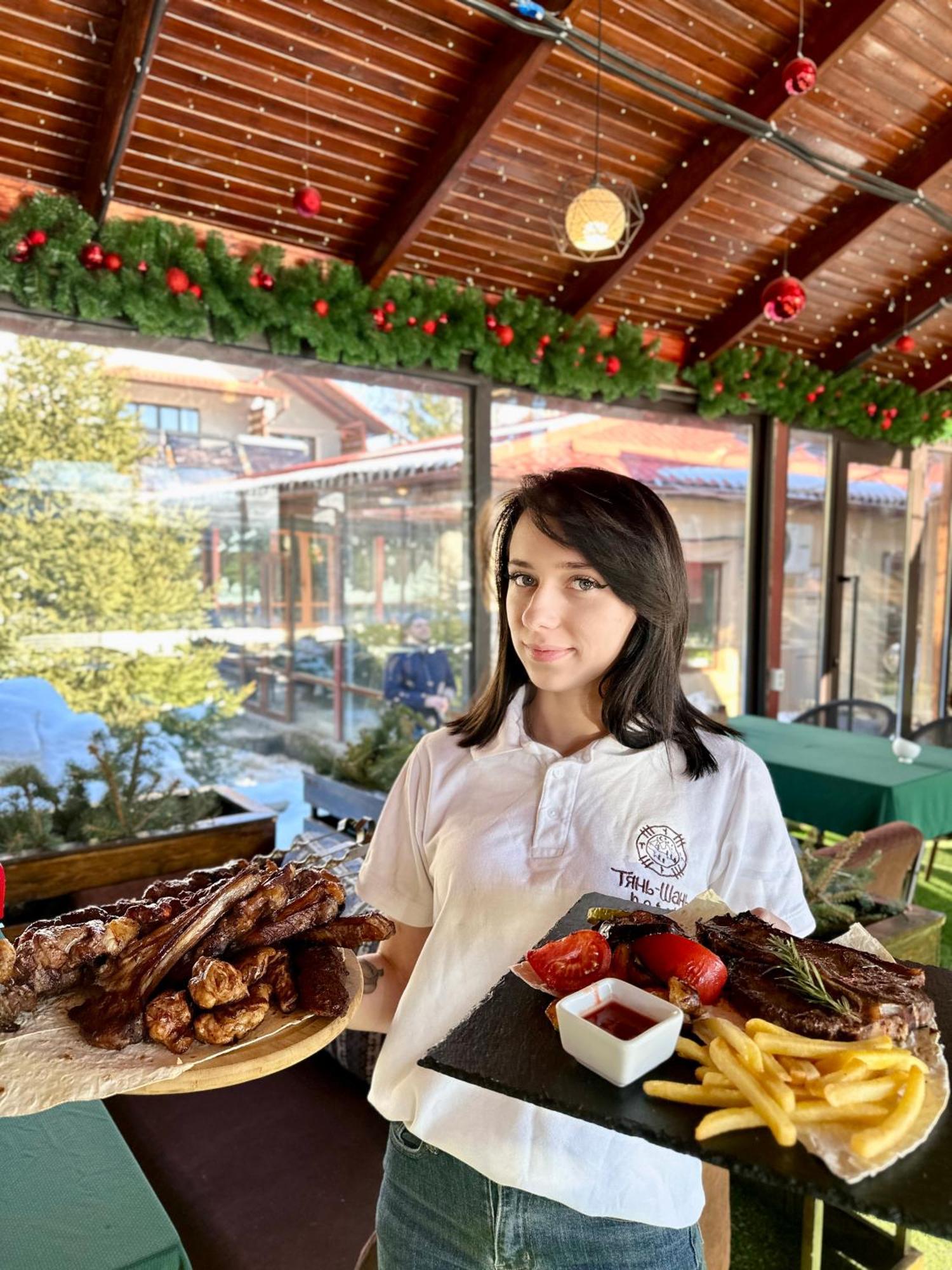 Baikhan Hotel Bishkek Bagian luar foto