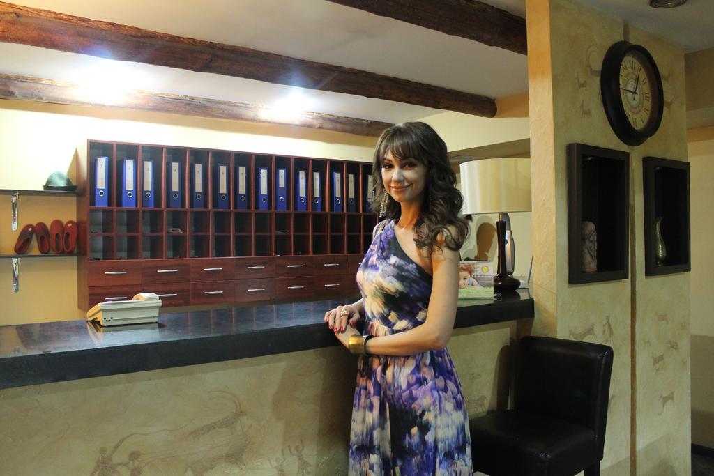 Baikhan Hotel Bishkek Bagian luar foto