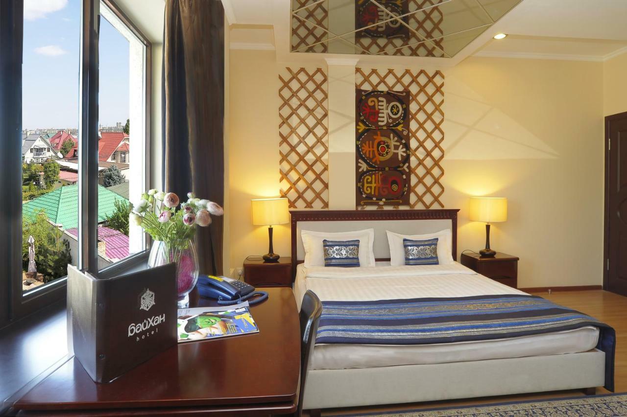 Baikhan Hotel Bishkek Bagian luar foto